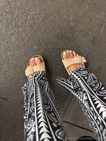 TenLi / tenlittoes / tenlittxx nude photo #4