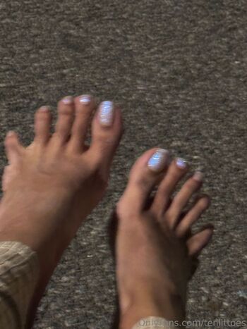 TenLi / tenlittoes / tenlittxx nude photo #5