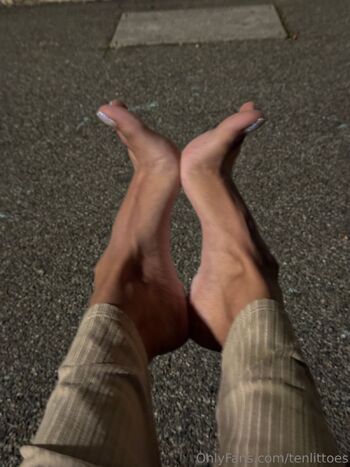 TenLi / tenlittoes / tenlittxx nude photo #8