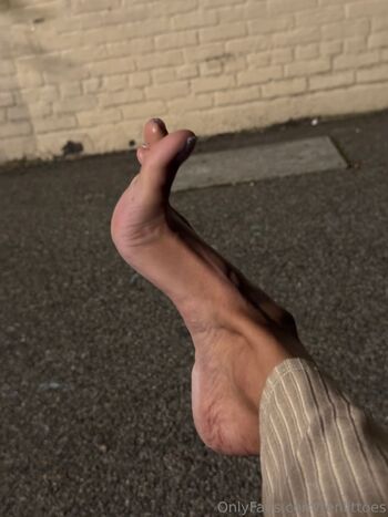 TenLi / tenlittoes / tenlittxx nude photo #10