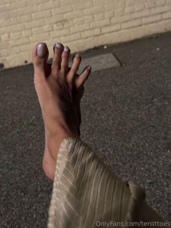 TenLi / tenlittoes / tenlittxx nude photo #11