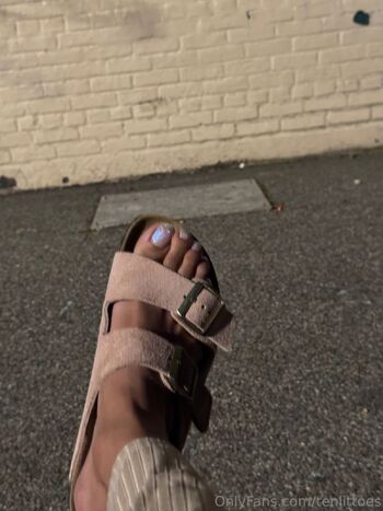 TenLi / tenlittoes / tenlittxx nude photo #12