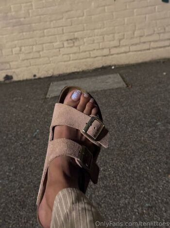 TenLi / tenlittoes / tenlittxx nude photo #13