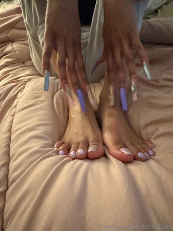TenLi / tenlittoes / tenlittxx nude photo #17