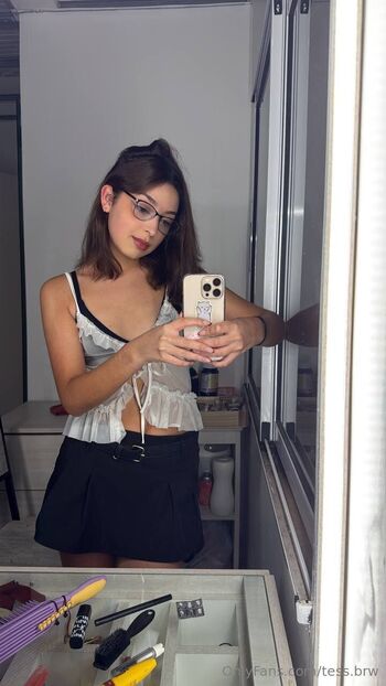 tess / tess.brw nude photo #3