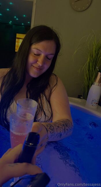 Tessa Jes / tessajess nude photo #12