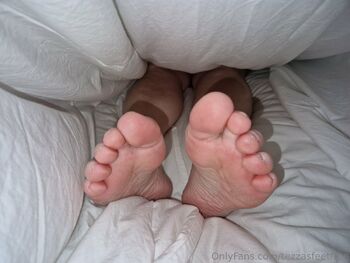 TezzaFeetGoddess Fre / tezzasfeetfree nude photo #9