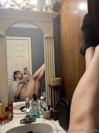 Kati / thaofficialkatie / heluvz_katy / thaofficialkaty nude photo #3