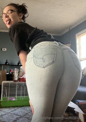 Kati / thaofficialkatie / heluvz_katy / thaofficialkaty nude photo #10