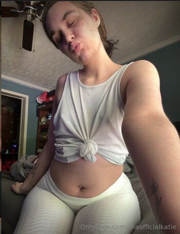 Kati / thaofficialkatie / heluvz_katy / thaofficialkaty nude photo #14