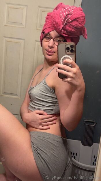 Kati / thaofficialkatie / heluvz_katy / thaofficialkaty nude photo #16