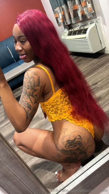 tin / thascorpihoeee nude photo #3