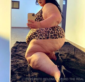 BootyQuee / the_realqueen09 nude photo #1