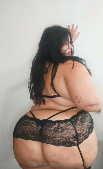 BootyQuee / the_realqueen09 nude photo #21