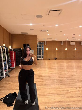 Ari Azu / theariazul nude photo #30