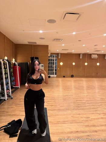 Ari Azu / theariazul nude photo #32