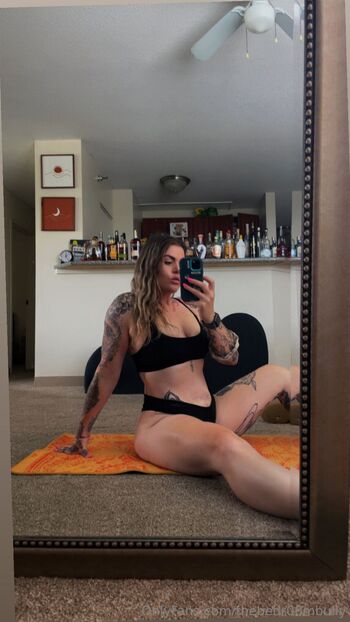 Alli / thebedr00mbully nude photo #4