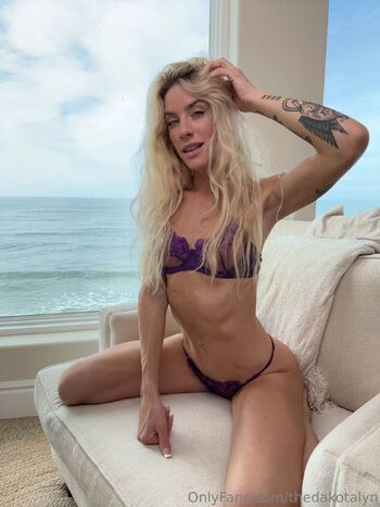 Dakota Ly / thedakotalyn nude photo #22