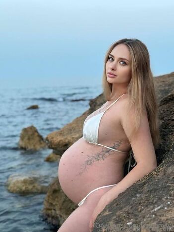 Emily / theeemily nude photo #15