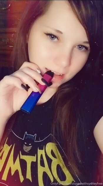 The Girl Next Doo / thegirlnextdoorfree / yourlocalraveslut nude photo #35