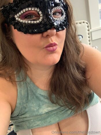 thelipsdown nude photo #4