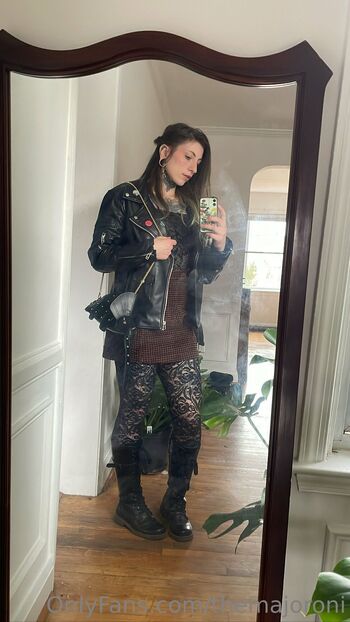 themajoron / themajoroni nude photo #27