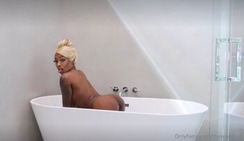 A L I E / therealaliee nude photo #4