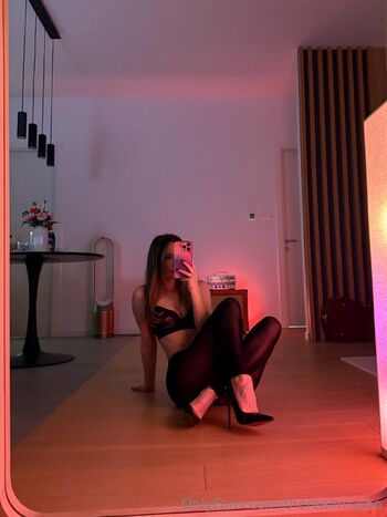 Miss B / therealmissbo nude photo #18