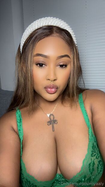 niyaaly / therealniyaaly nude photo #13