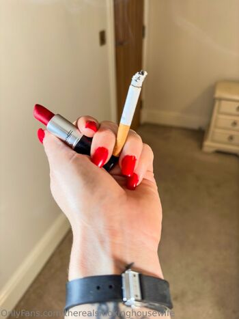 Tʜᴇ Rᴇᴀʟ Sᴍᴏᴋɪɴɢ Hᴏᴜsᴇᴡɪғᴇ Oғ Oɴʟʏғᴀɴs / therealsmokinghousewife nude photo #26