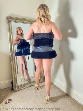 Tʜᴇ Rᴇᴀʟ Sᴍᴏᴋɪɴɢ Hᴏᴜsᴇᴡɪғᴇ Oғ Oɴʟʏғᴀɴs / therealsmokinghousewife nude photo #32