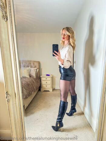 Tʜᴇ Rᴇᴀʟ Sᴍᴏᴋɪɴɢ Hᴏᴜsᴇᴡɪғᴇ Oғ Oɴʟʏғᴀɴs / therealsmokinghousewife nude photo #37