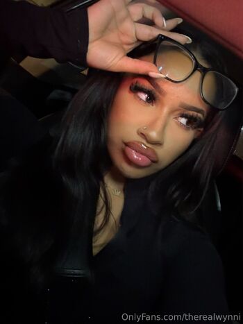 drea / therealwynni nude photo #13