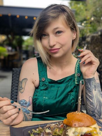 Theresa_Smok / theresasmoke / theresa_smoke_original nude photo #9