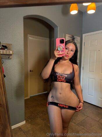 Selena Flores / theselenaflores nude photo #3