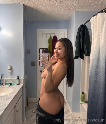 Skyla / theskylasun nude photo #7