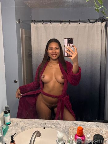 Skyla / theskylasun nude photo #10