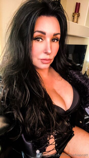 Sophia Scott Cougar FRE / thesophiascott nude photo #4