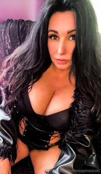 Sophia Scott Cougar FRE / thesophiascott nude photo #12