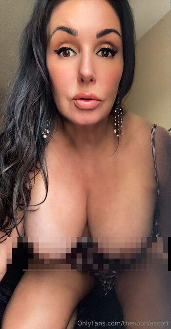 Sophia Scott Cougar FRE / thesophiascott nude photo #29