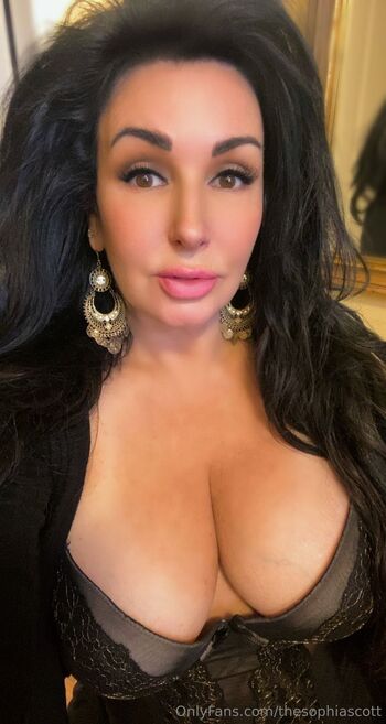 Sophia Scott Cougar FRE / thesophiascott nude photo #36