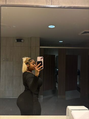 Nev / thetargetgirl / itsnevvycakes / hazythefreak / nevvygoeslive nude photo #2