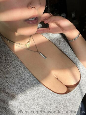 H. / thewonderlandbunny nude photo #30