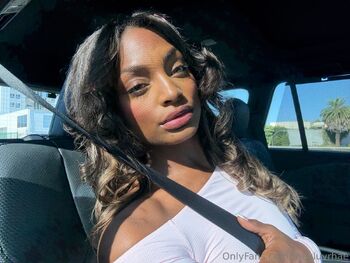 Rhae Wood / theyluvrhae nude photo #12