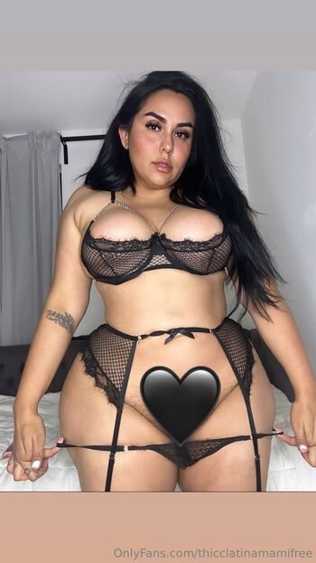 Em / thicclatinamamifree nude photo #17