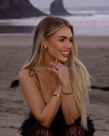 Whitney / thiccney nude photo #3