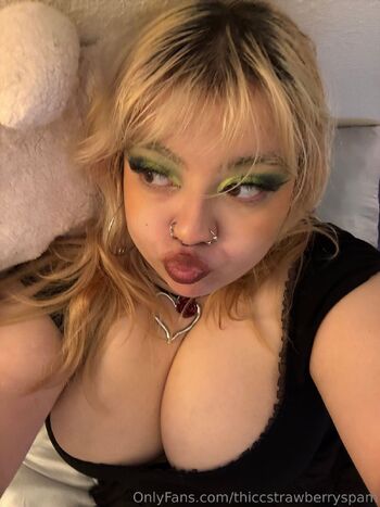 Thiccstrawberr / thiccstrawberryspam nude photo #24