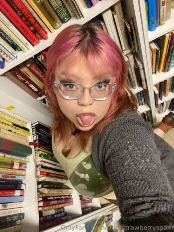 Thiccstrawberr / thiccstrawberryspam nude photo #26