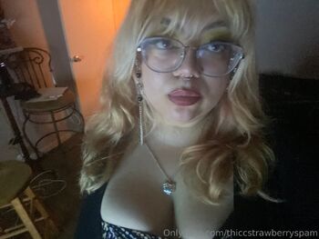 Thiccstrawberr / thiccstrawberryspam nude photo #27