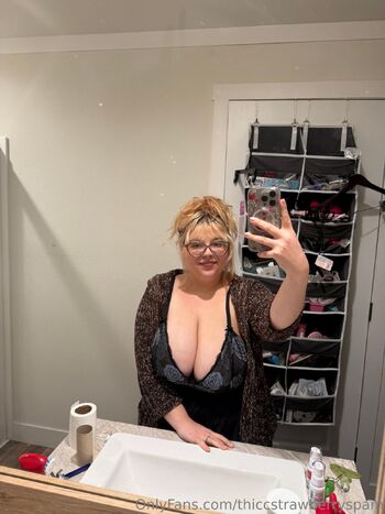 Thiccstrawberr / thiccstrawberryspam nude photo #34